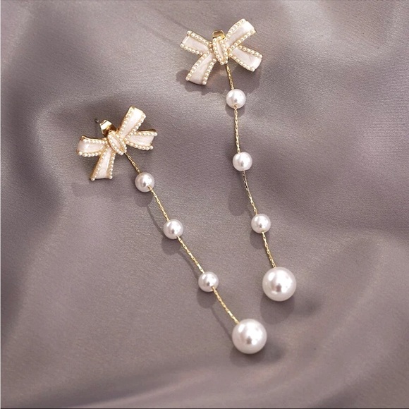 “Dolly Sunday’s” Pearl White Bow Tassel Kawaii Cute Dainty Dangle Gift Earrings - Picture 7 of 7